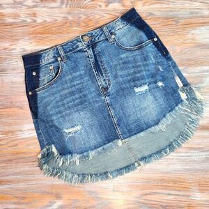 OneTeaspoon Distressed Mini Denim Skirt Size 29: Effortlessly Edgy Style